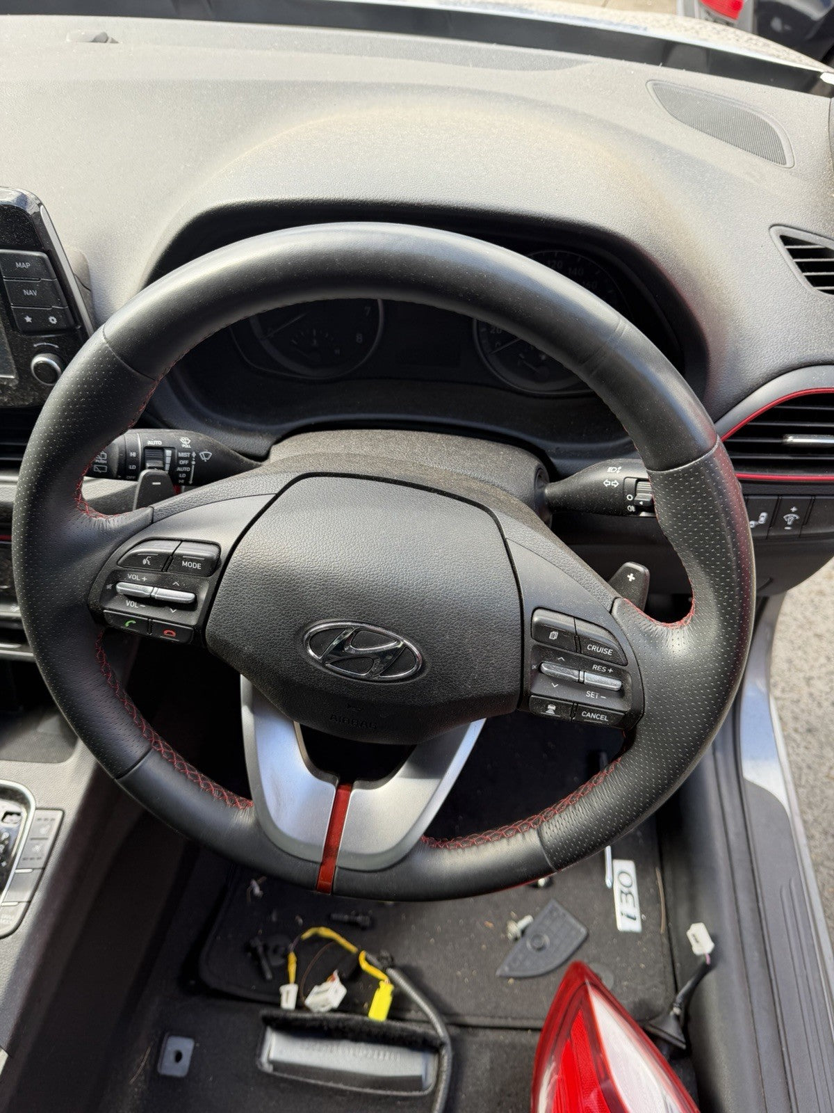 HYUNDAI I30 STEERING WHEEL LEATHER, PD, HATCH (S. KOREA VIN KMHH), W/ RED STITCH1