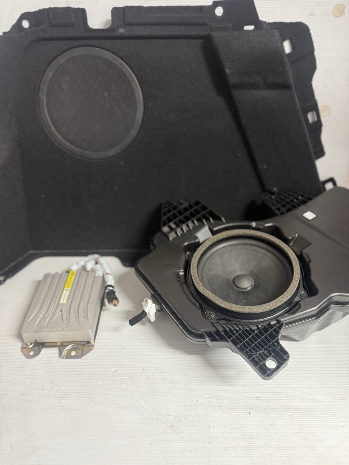 HYUNDAI I30 STEREO/HEAD UNIT AMPLIFIER, PD, 03/17- 23 KIT Subwoofer Trim0