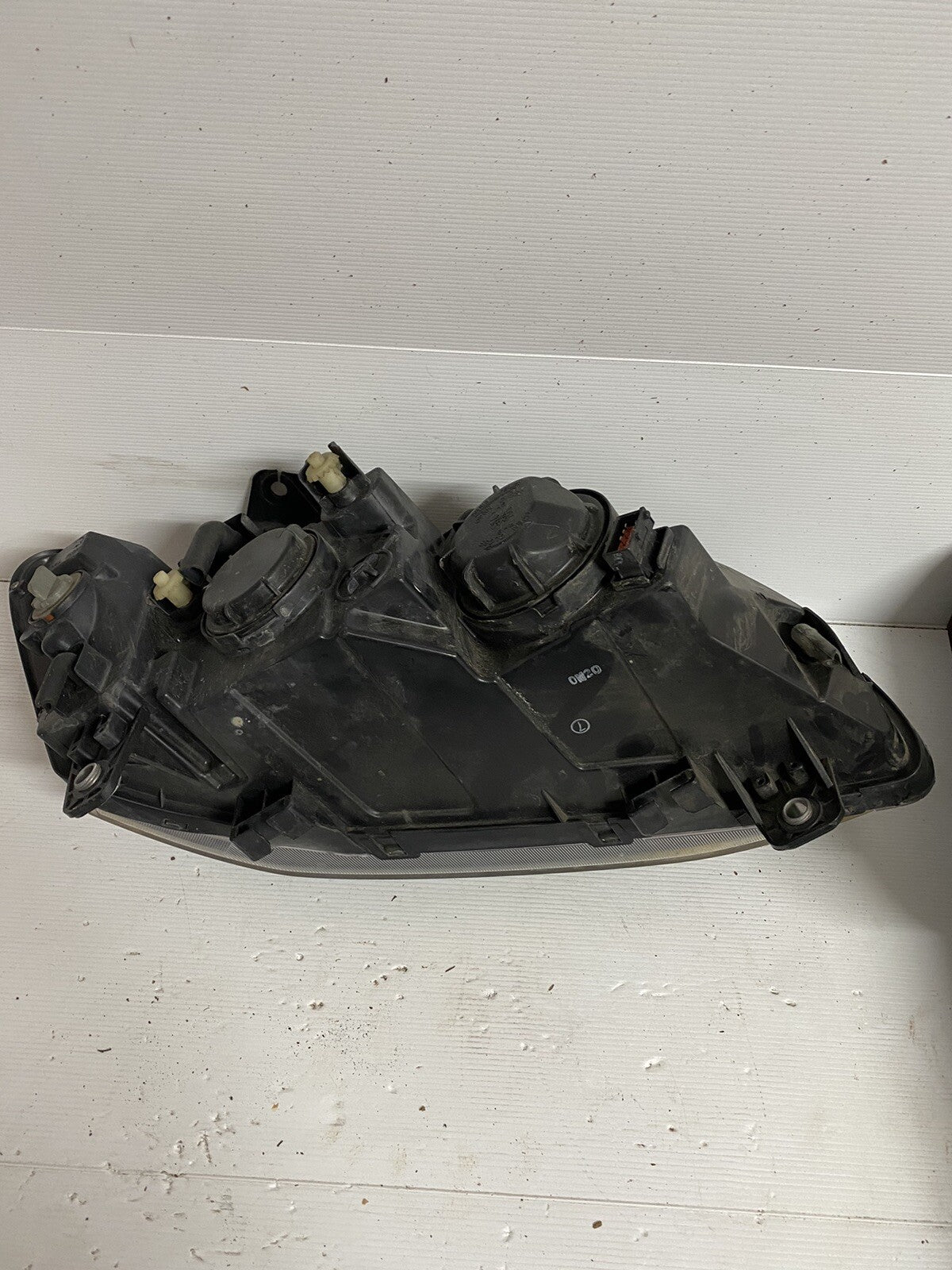 HOLDEN COMMODORE LEFT HEADLAMP VE SII, SS/SV6/OMEGA, BLACK INSERT TYPE, 09/10-052