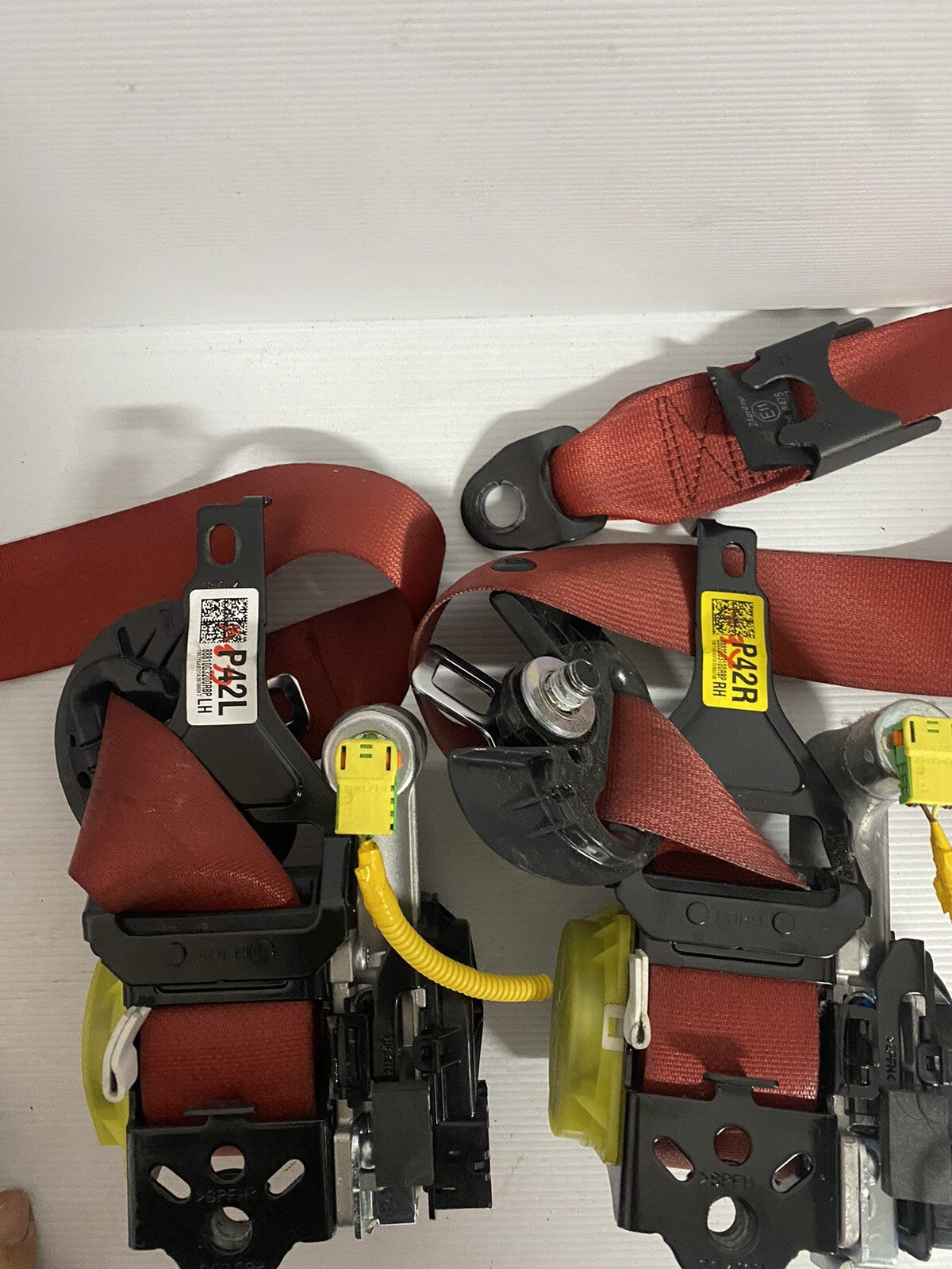HYUNDAI I30 SEAT BELT LH RH FRONT, SEAT BELT ONLY, RED, PD, HATCH  PAIR2