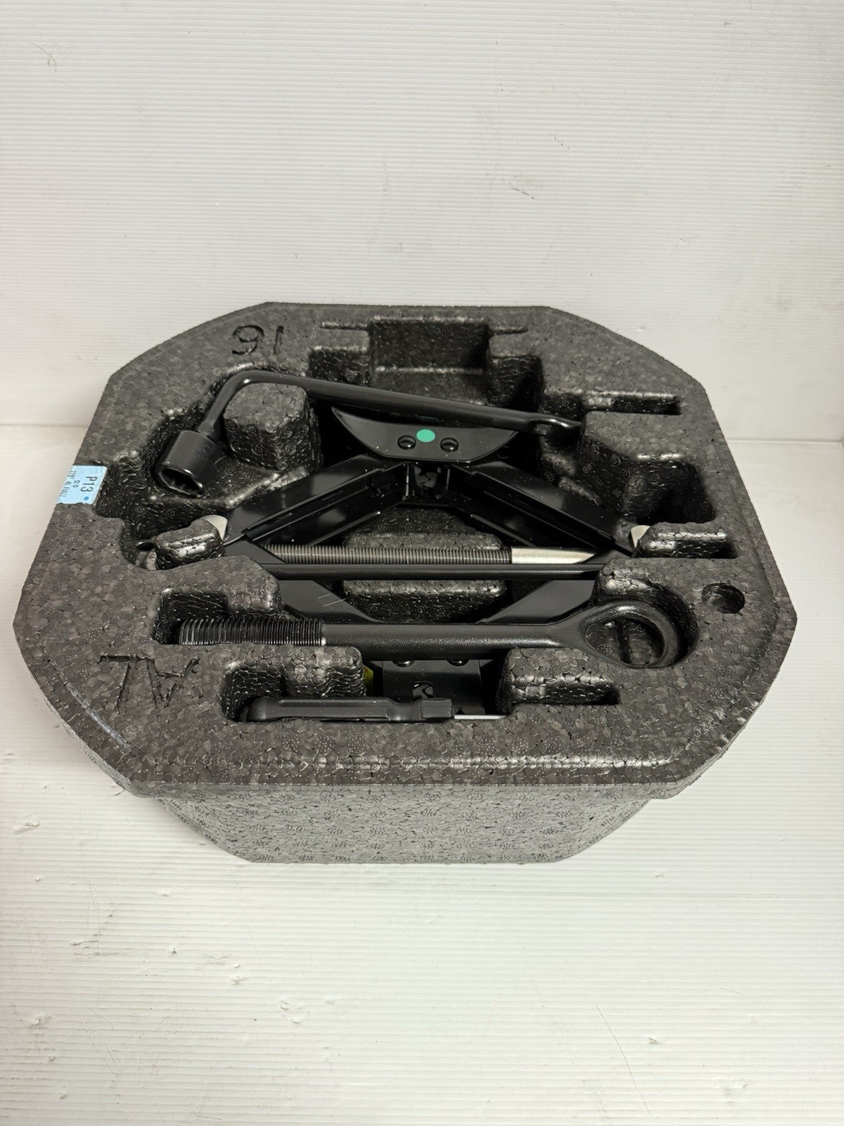 HYUNDAI I30 JACK/TOOL KIT PD, HATCH, 03/17- 20242